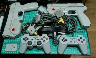 Consola Sony PS1 + 2 mandos + 2 pistolas + memoria
