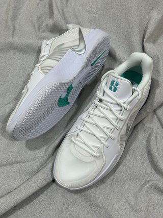 Nike Sabrina 2 Blancas y Turquesa