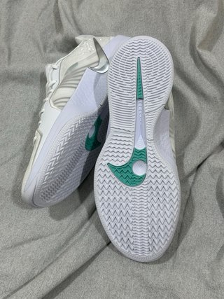Nike Sabrina 2 Blancas y Turquesa