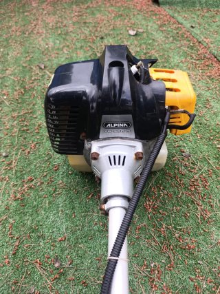 Desbrozadora Alpina TB320D para reparar