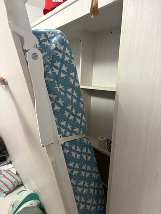 Armario con cama abatible y escritorio