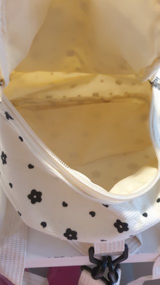 Mini mochila beige flores negras
