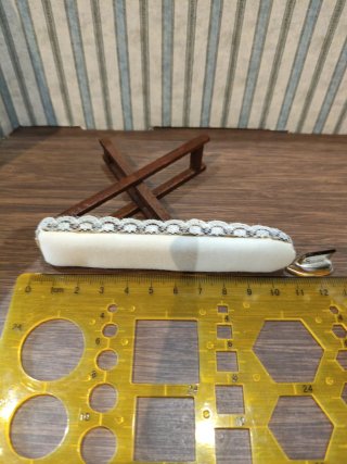 Tabla de planchar y plancha casa de muñecas