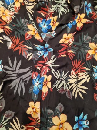 Blusa Stradivarius floral negra S