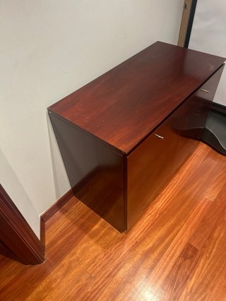 Aparador de madera marrón