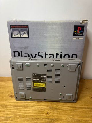 PlayStation 1 con scatola inserti e manuali