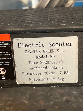 Patinete Eléctrico Negro autonomía 15km