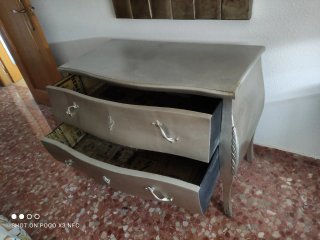 Tocador con espejo dorado y plateado