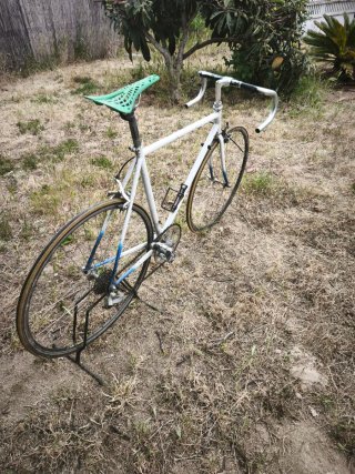 Bicicleta carretera vintage blanca