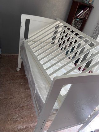 Cuna bebé blanca como nueva