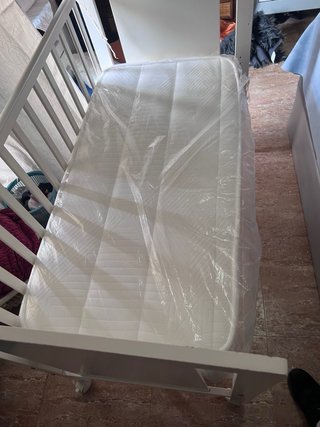 Cuna bebé blanca como nueva
