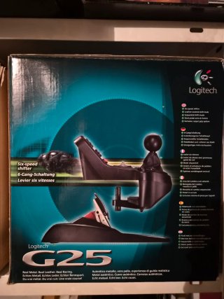 Volante Logitech G25 con pedales y palanca