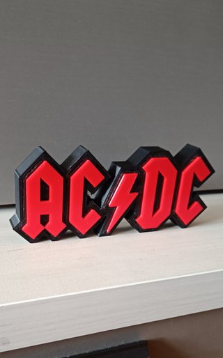 Letreros AC/DC y Metallica