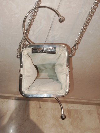 Borsetta Argentata con Manico ad Anello