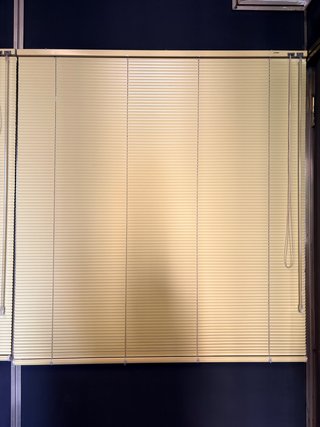 Persianas venecianas de lamas color beige
