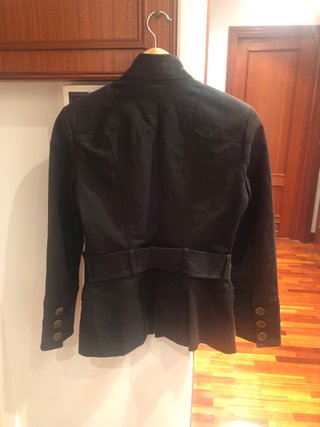 Chaqueta militar Zara negra cinturón T.S