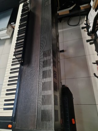 Piano Digital Yamaha Clavinova CLP-300