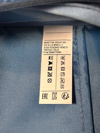 Neceser Benetton azul con colgador