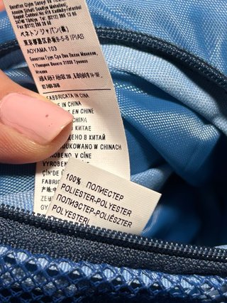 Neceser Benetton azul con colgador