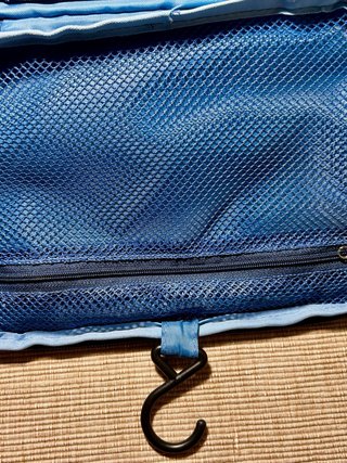 Neceser Benetton azul con colgador