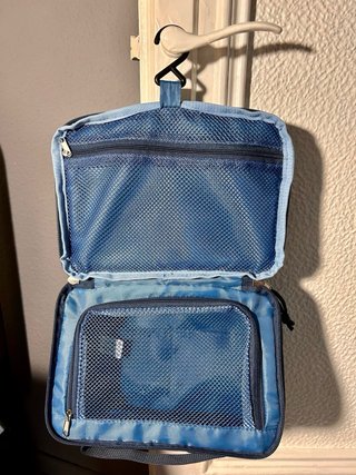 Neceser Benetton azul con colgador