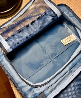 Neceser Benetton azul con colgador