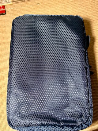 Neceser Benetton azul con colgador