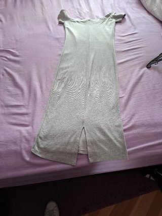 Vestido gris cuello barco