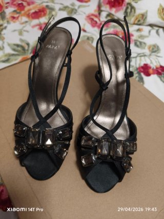 Zapatos Zara Talla 38 Pedrería Negros