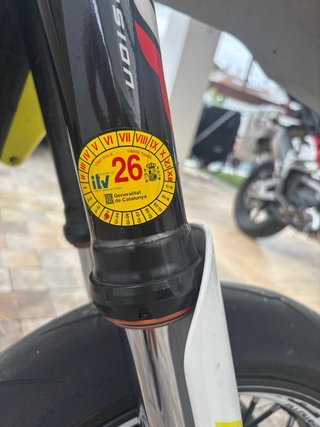 Husqvarna 701 Supermoto - Muy Cuidada