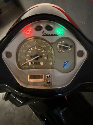 Piaggio Vespa LX 125 Negra