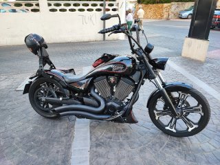 Victory Vegas Cruiser Negra