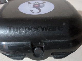 Contenitore Tupperware Nero con Scorpione Viola