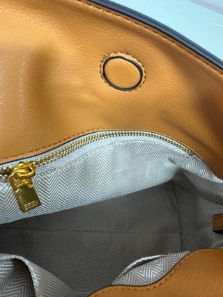 Bolso de piel marrón