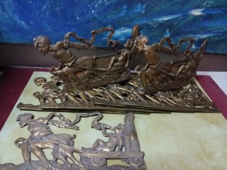 Relieve antiguo de bronce
