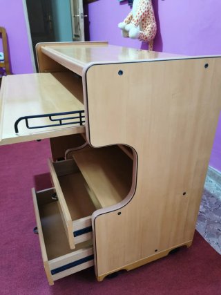 Escritorio madera para PC con cajones