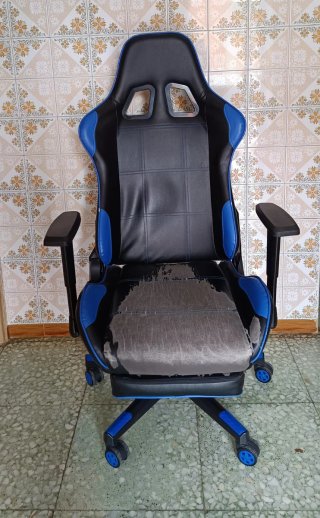 Silla Gamer Negra y Azul con Reposapiés