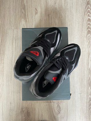 Zapatillas New Balance 9060 Negras y Grises