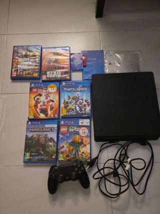Consola PS4 Negra + 6 Juegos