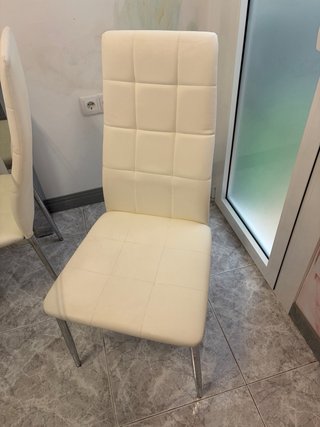 Mesa de comedor cristal y 4 sillas