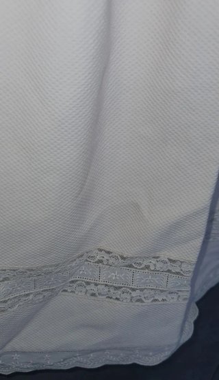 Faldón bebé beige hecho a mano 40cm piqué