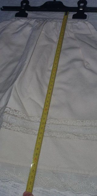 Faldón bebé beige hecho a mano 40cm piqué