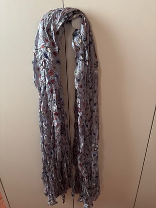 Bolso Tous y pañuelo estampado