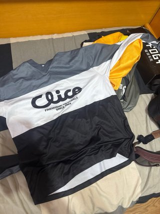 Mochila Herschel Negra + Gafas Moto + camis