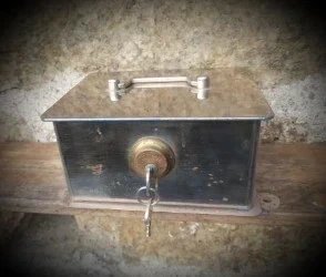 Caja Fuerte  o de caudales Vintage con 2 Llaves