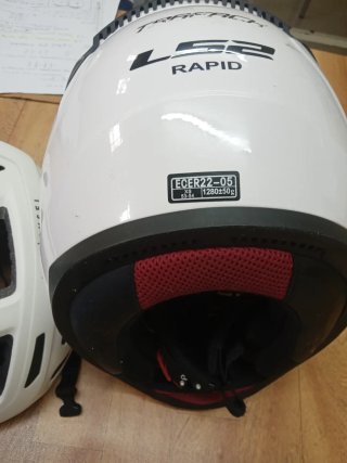 Casco de moto blanco integral.utilizado 6 veces.