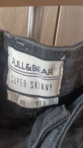 Pull&Bear Pantalón Negro Superskinny Hombre T.40