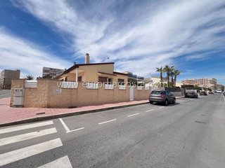 Chalet en venta en Torrelamata - La Mata en Torrevieja