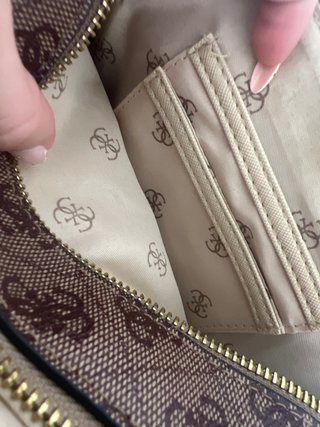 Bolso Guess Marrón con Cadena Dorada