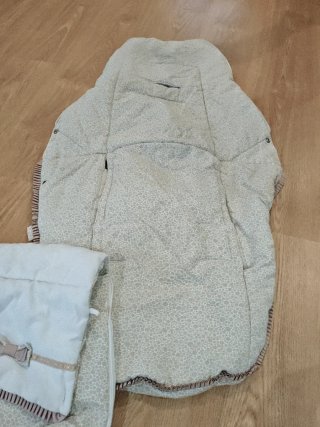 Saco para silla de paseo estampado.